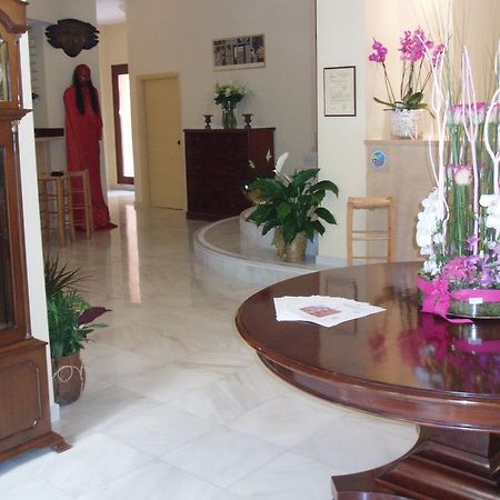 פיראוס Efplias Hotel Apartments מראה חיצוני תמונה