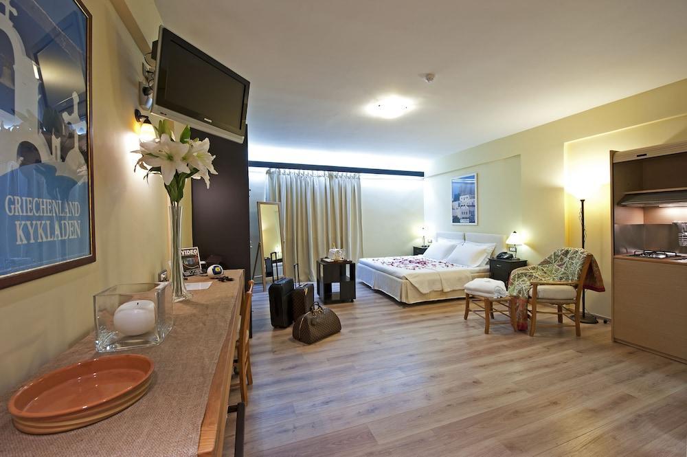 פיראוס Efplias Hotel Apartments מראה חיצוני תמונה