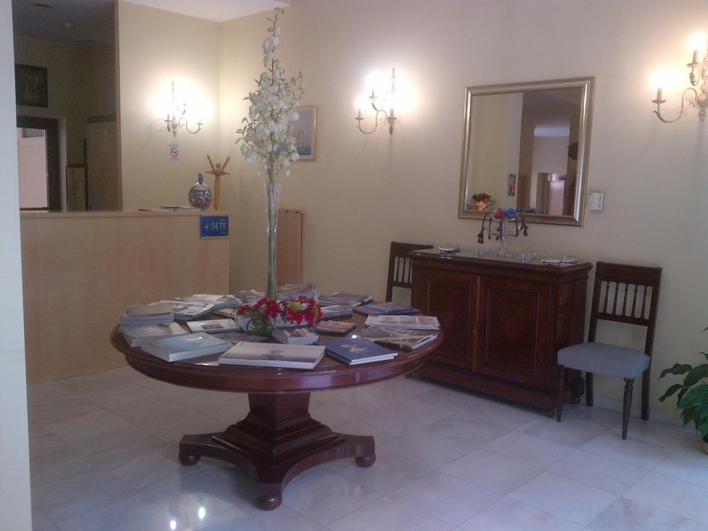 פיראוס Efplias Hotel Apartments מראה חיצוני תמונה