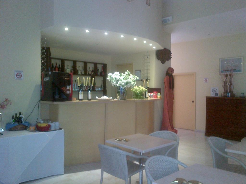 פיראוס Efplias Hotel Apartments מראה חיצוני תמונה