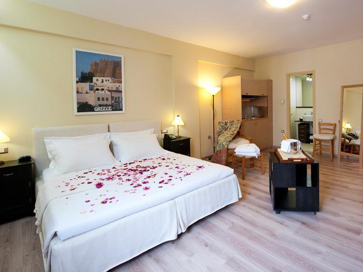 פיראוס Efplias Hotel Apartments מראה חיצוני תמונה