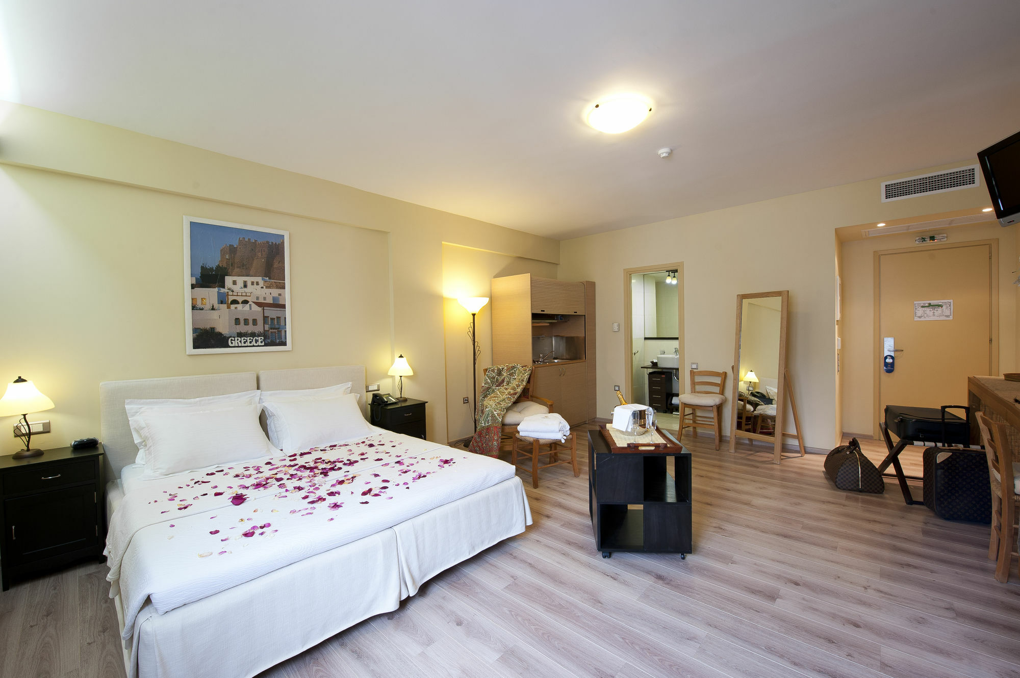 פיראוס Efplias Hotel Apartments מראה חיצוני תמונה