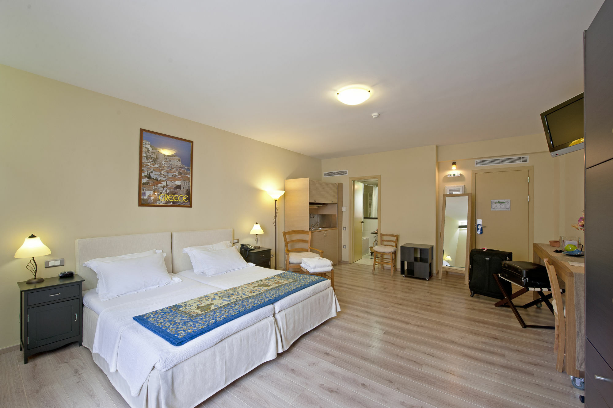 פיראוס Efplias Hotel Apartments מראה חיצוני תמונה