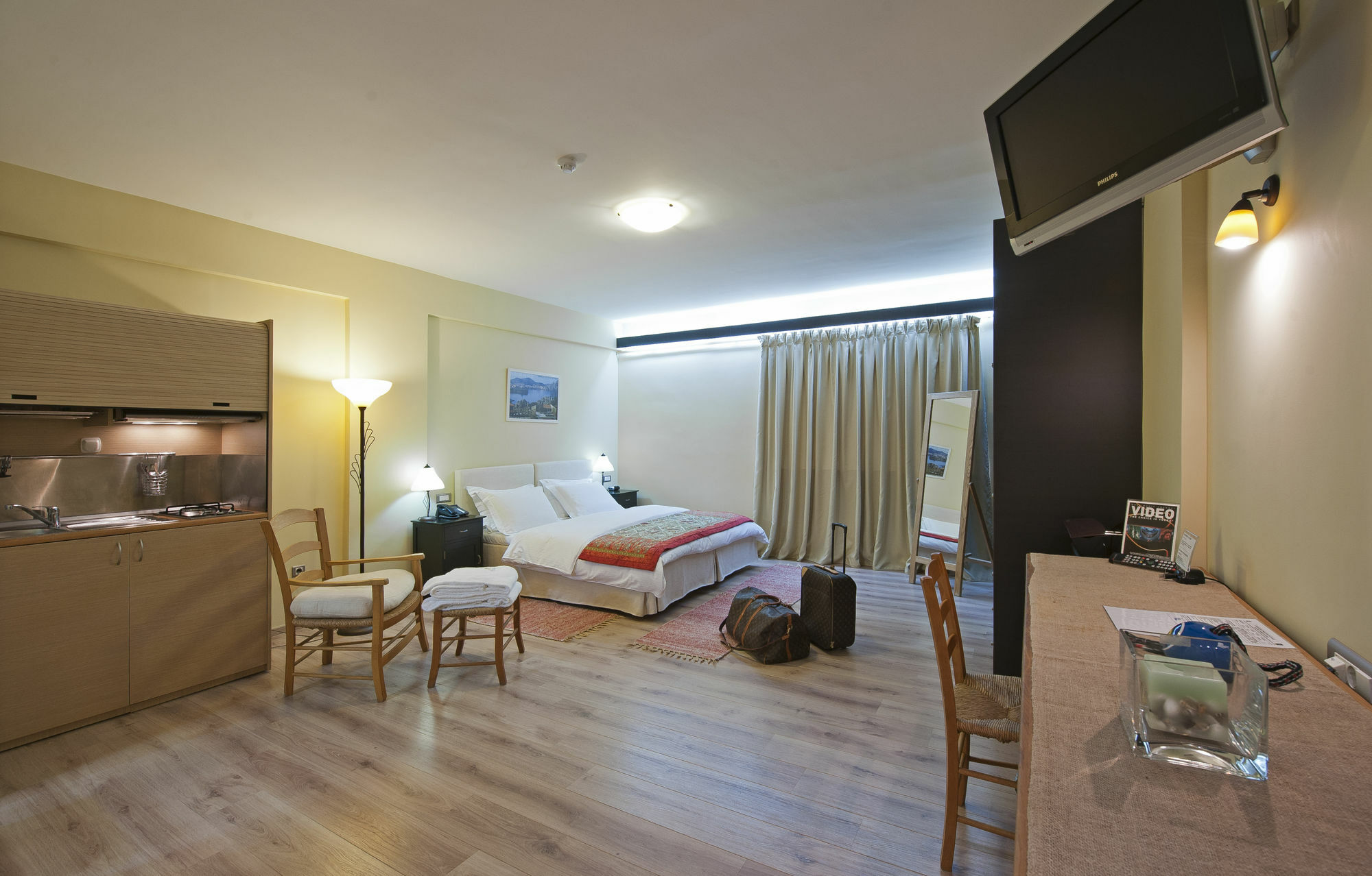 פיראוס Efplias Hotel Apartments מראה חיצוני תמונה
