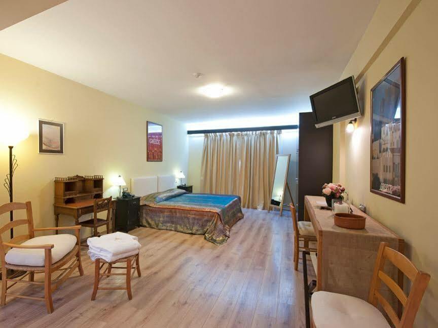 פיראוס Efplias Hotel Apartments מראה חיצוני תמונה